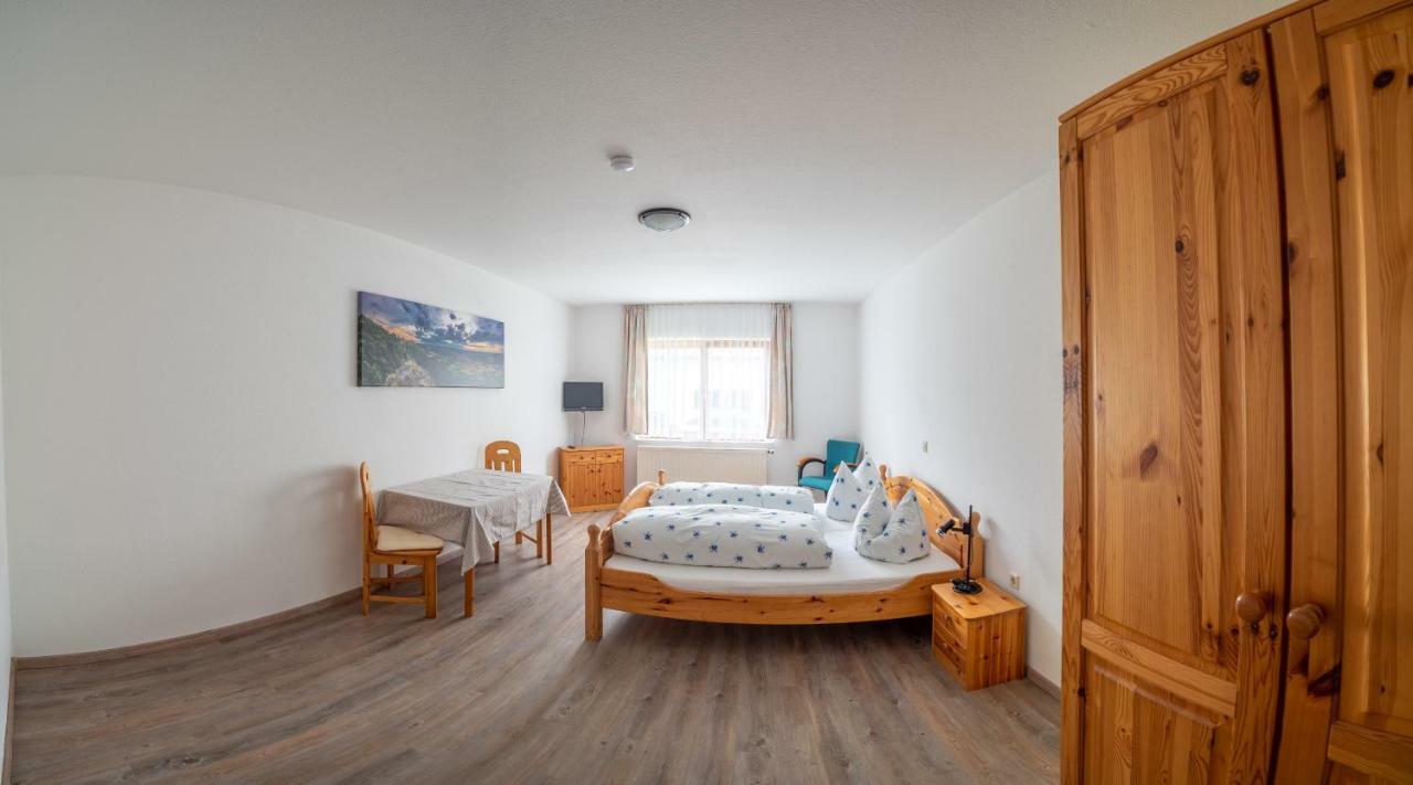 Gaestehaus Marion Dettingen an der Erms Екстер'єр фото